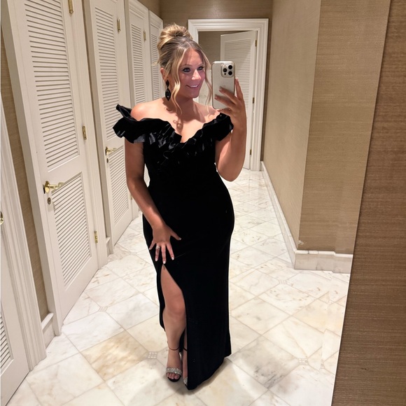 Dresses & Skirts - Elegant Black Off-Shoulder Dress